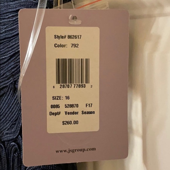 Elegant JScollections gown - Picture 2 of 2